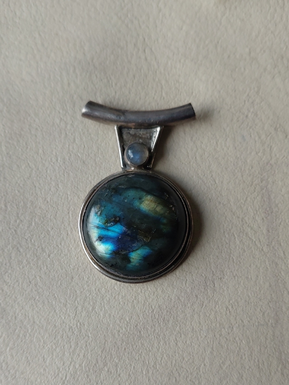 Blue Labradorite Round Pendant in Silver